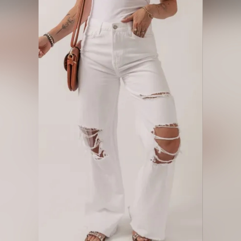White distressed jeans